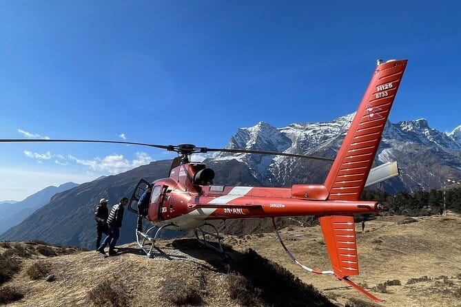Everest Base Camp helicopter tour with landing - Syangboche and Everest View Hotel: comfort at altitude