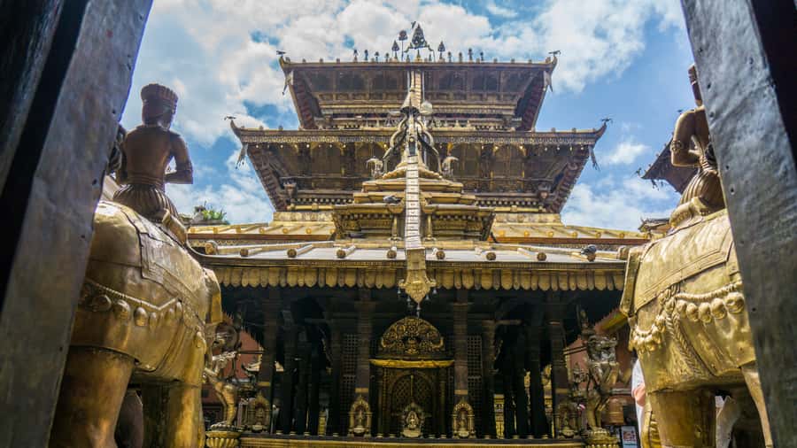 Kathmandu: Private Patan and Bhaktapur Sightseeing Tour - Patan Durbar Square: Malla-King Carvings, Palaces, and Courtyards